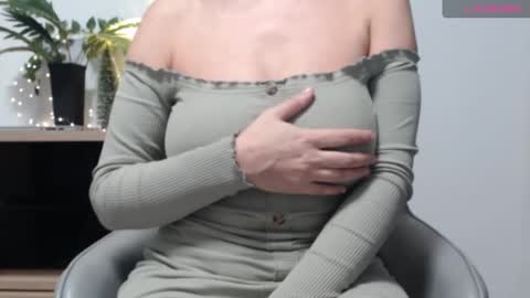 Snapshot of karin_lover chatting on 12-09-24, 06:12 You can call me K  online show from 12-09-24, 06:12