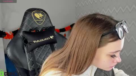 karina_broks online show from 10-31-25, 08:37