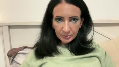 Snapshot of karinablair chatting on 12-29-24, 01:02 Karina online show from 12-29-24, 01:02