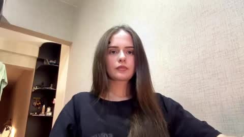Snapshot of karinecheverton chatting on 05-20-26, 01:50 Lilu online show from 05-20-26, 01:50