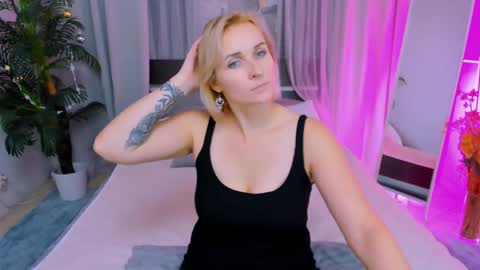 Snapshot of karinella_x chatting on 12-23-24, 12:46 Karina online show from 12-23-24, 12:46