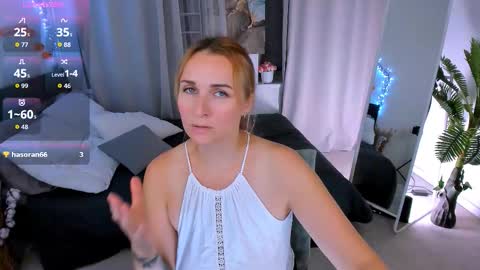 Snapshot of karinella_x chatting on 10-22-25, 09:14 Karina online show from 10-22-25, 09:14