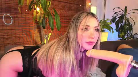 Snapshot of karla_bae chatting on 02-01-25, 08:39 Karla online show from 02-01-25, 08:39