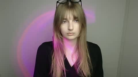 Snapshot of karla_flower chatting on 09-20-25, 11:00 Karla online show from 09-20-25, 11:00