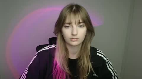 Snapshot of karla_flower chatting on 09-21-25, 11:12 Karla online show from 09-21-25, 11:12