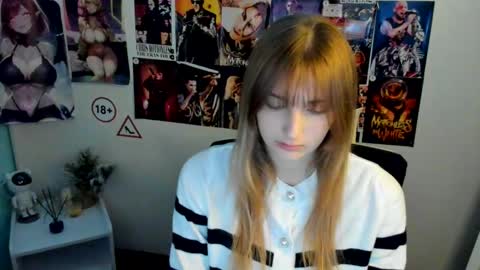 Snapshot of karla_flower chatting on 10-17-25, 06:49 Karla online show from 10-17-25, 06:49