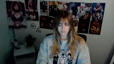 Snapshot of karla_flower chatting on 10-19-25, 12:17 Karla online show from 10-19-25, 12:17