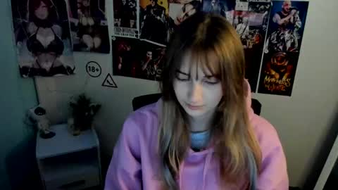 Snapshot of karla_flower chatting on 10-20-25, 06:14 Karla online show from 10-20-25, 06:14