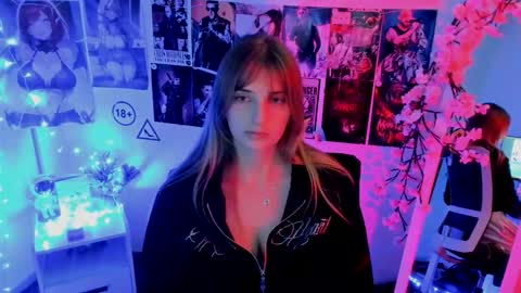 Snapshot of karla_flower chatting on 11-14-25, 03:33 Karla online show from 11-14-25, 03:33