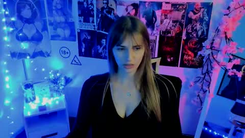 Snapshot of karla_flower chatting on 11-19-25, 01:55 Karla online show from 11-19-25, 01:55