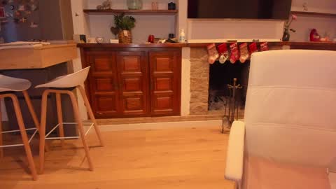 Carla Connor online show from 01-04-25, 04:43