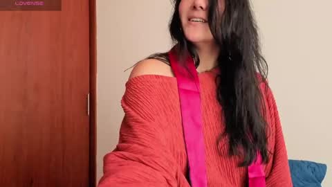 Snapshot of karla_valk1 chatting on 05-04-26, 05:42 karla online show from 05-04-26, 05:42