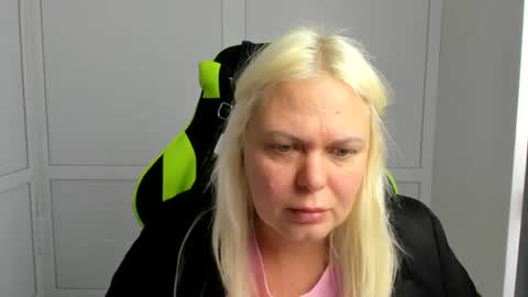 Snapshot of karlagoldd chatting on 07-23-26, 07:39 Karla online show from 07-23-26, 07:39