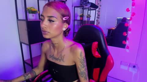 karlaslutskinny__ online show from 12-05-25, 03:37