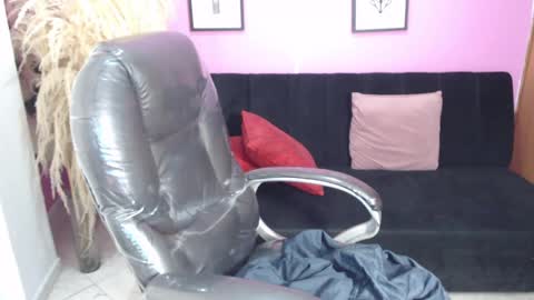 KARLYE online show from 09-19-25, 02:46