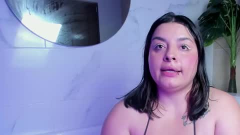 Snapshot of karo_linee chatting on 02-14-26, 12:02 karo_linee online show from 02-14-26, 12:02