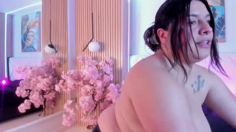 Snapshot of karo_linee chatting on 02-24-26, 12:14 karo_linee online show from 02-24-26, 12:14