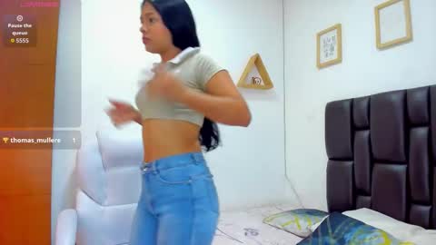 Snapshot of karol_bustamante chatting on 10-14-25, 11:55 Karol online show from 10-14-25, 11:55