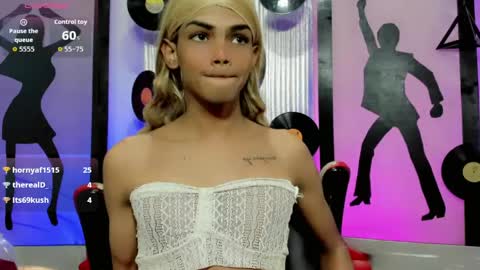 Snapshot of karol_vanessa__ chatting on 05-24-26, 10:15 karol Vanessa online show from 05-24-26, 10:15