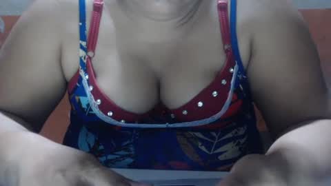 Snapshot of karolbb chatting on 01-11-25, 11:24 karolbb online show from 01-11-25, 11:24