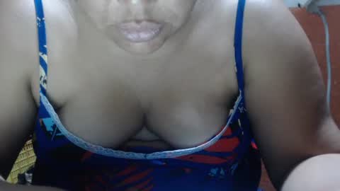 Snapshot of karolbb chatting on 01-13-25, 11:19 karolbb online show from 01-13-25, 11:19