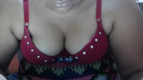 Snapshot of karolbb chatting on 01-15-25, 11:32 karolbb online show from 01-15-25, 11:32