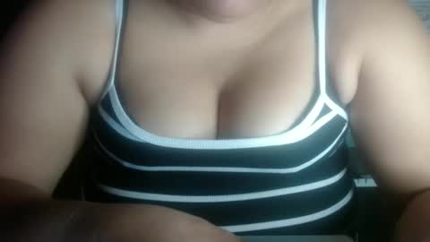 Snapshot of karolbb chatting on 10-06-25, 11:40 karolbb online show from 10-06-25, 11:40