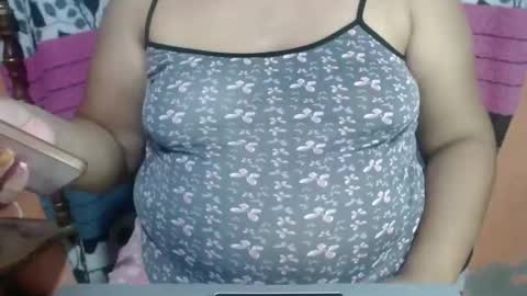 Snapshot of karolbb chatting on 10-15-25, 12:33 karolbb online show from 10-15-25, 12:33