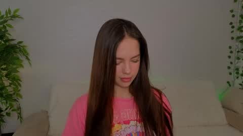 Snapshot of karoledemara chatting on 05-12-26, 07:27 Molly online show from 05-12-26, 07:27