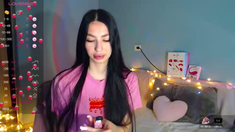 Kira online show from 11-08-25, 01:17