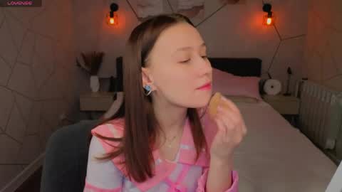 Karolina online show from 04-14-26, 01:22