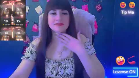 Snapshot of karolina_mia chatting on 04-22-26, 06:27 Caroline online show from 04-22-26, 06:27