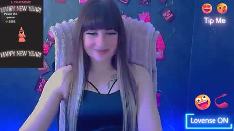 Snapshot of karolina_mia chatting on 05-04-26, 05:47 Caroline online show from 05-04-26, 05:47