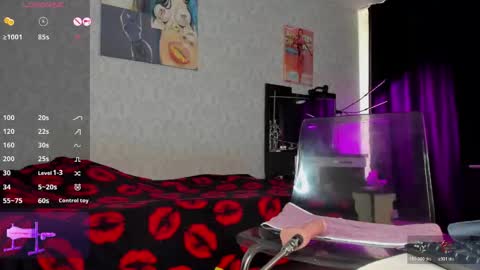 Snapshot of karolinaaa_hot chatting on 06-10-26, 01:17 karolinaaa_hot online show from 06-10-26, 01:17