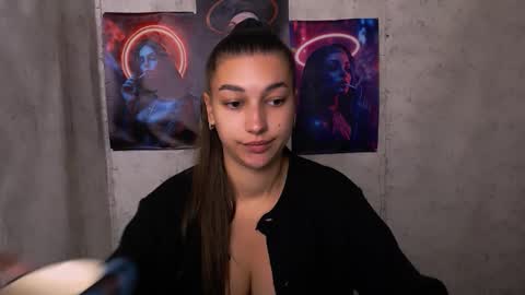 Karolina online show from 09-15-25, 05:07