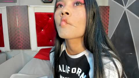 Snapshot of karoll014 chatting on 01-29-25, 11:30 Karol online show from 01-29-25, 11:30