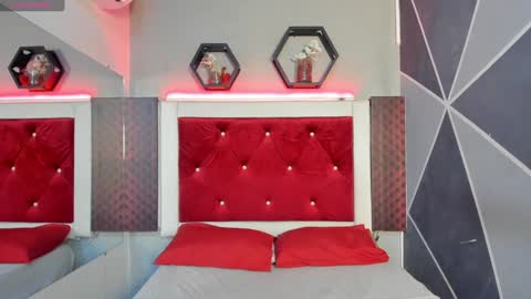 Snapshot of karoll014 chatting on 02-05-25, 11:55 Karol online show from 02-05-25, 11:55