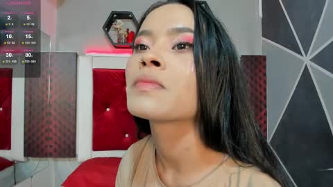 Snapshot of karoll014 chatting on 02-11-25, 11:21 Karol online show from 02-11-25, 11:21