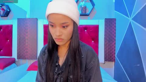 Snapshot of karoll014 chatting on 09-12-25, 11:21 Karol online show from 09-12-25, 11:21