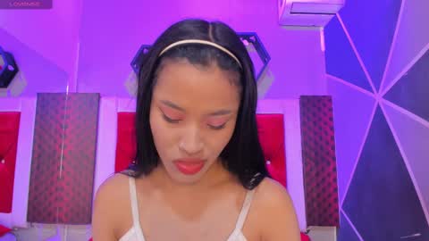 Snapshot of karoll014 chatting on 09-17-25, 12:07 Karol online show from 09-17-25, 12:07