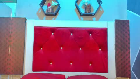 Snapshot of karoll014 chatting on 09-18-25, 11:45 Karol online show from 09-18-25, 11:45