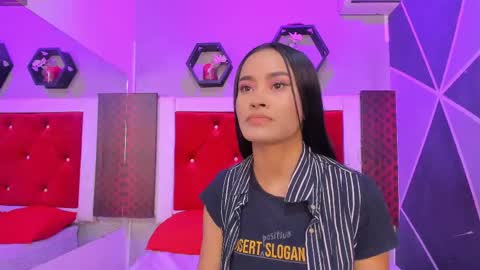 Snapshot of karoll014 chatting on 09-30-25, 11:48 Karol online show from 09-30-25, 11:48