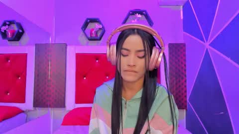 Snapshot of karoll014 chatting on 10-06-25, 11:40 Karol online show from 10-06-25, 11:40