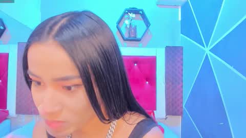 Snapshot of karoll014 chatting on 10-11-25, 11:53 Karol online show from 10-11-25, 11:53