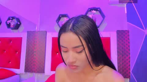 Snapshot of karoll014 chatting on 10-14-25, 11:33 Karol online show from 10-14-25, 11:33