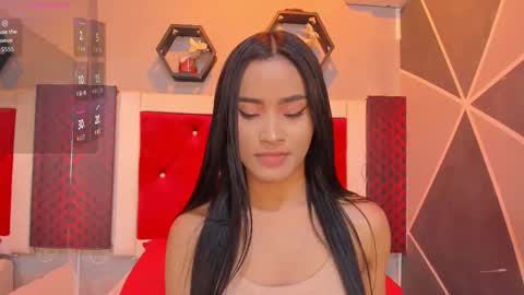 Snapshot of karoll014 chatting on 10-23-25, 02:27 Karol online show from 10-23-25, 02:27