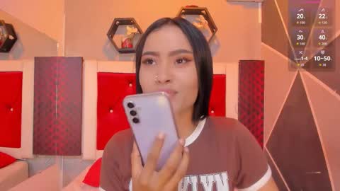 Snapshot of karoll014 chatting on 10-29-25, 12:29 Karol online show from 10-29-25, 12:29