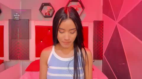 Snapshot of karoll014 chatting on 10-30-25, 01:01 Karol online show from 10-30-25, 01:01