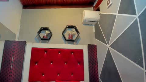 Snapshot of karoll014 chatting on 11-17-25, 12:00 Karol online show from 11-17-25, 12:00