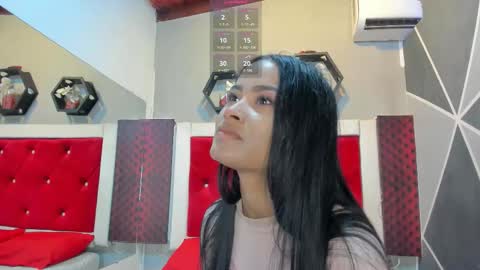 Snapshot of karoll014 chatting on 11-21-25, 12:04 Karol online show from 11-21-25, 12:04